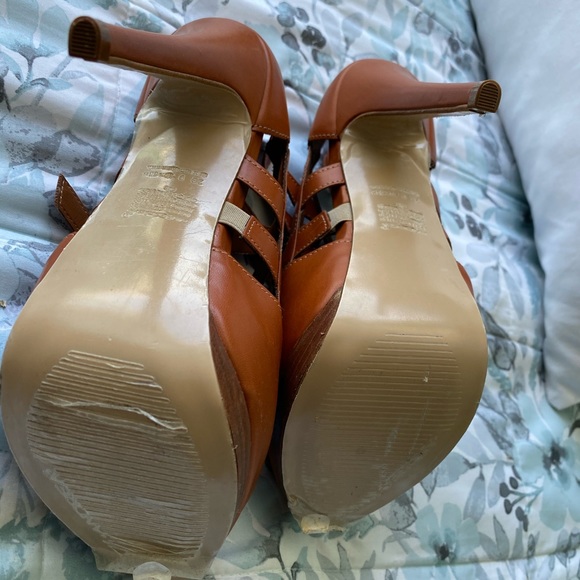 Heels - Picture 3 of 3